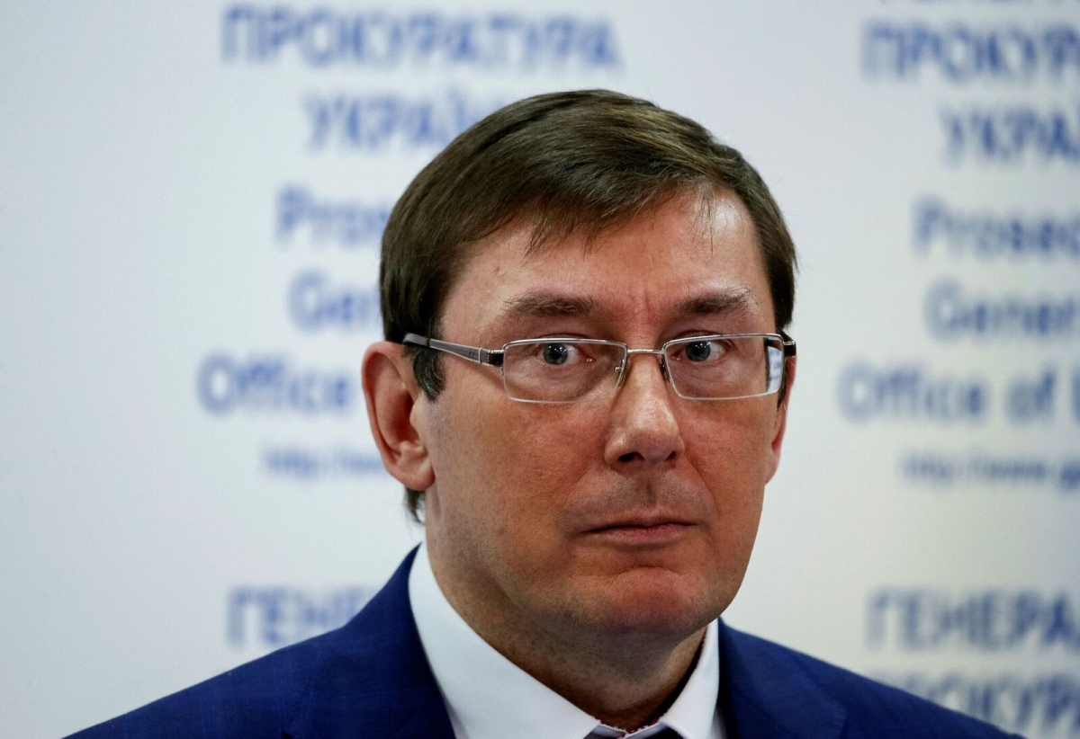 Луценко просит ВРУ снять неприкосновенность с троих "оппоблоковцев"