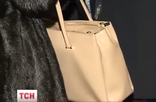 Алена Кошелева носит сумку за 7500 гривен