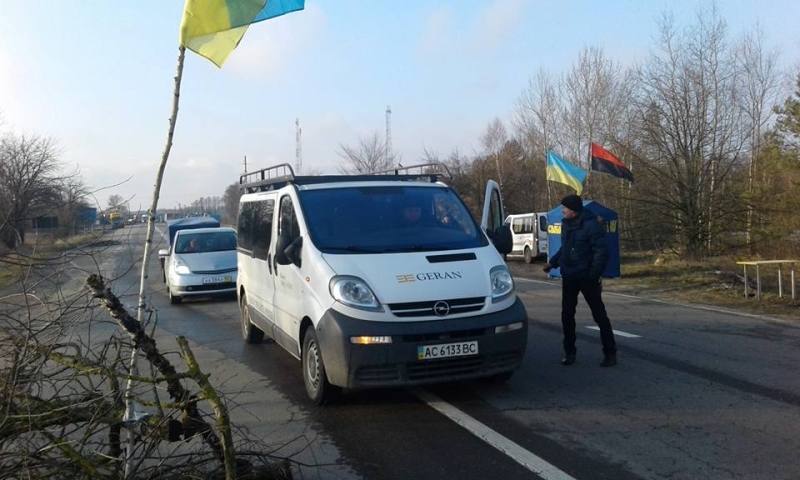 Фотофакт: "Свобода" блокирует движение российских грузовиков на четырех пунктах пропуска на границе