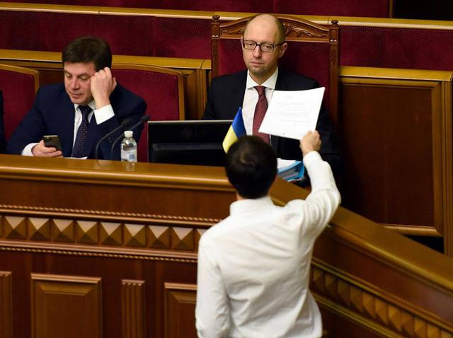 Лещенко: Никакой "перезагрузки" быть не может быть, пока Яценюк остается премьером