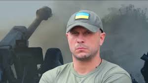 Сеть взорвало фото главного наркополицейского Украины с пистолетом в поезде
