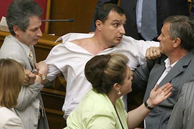Скандальчик: На луганского депутата-сепаратиста Арсена Клинчаева завели дело за нападение на журналистку TВi