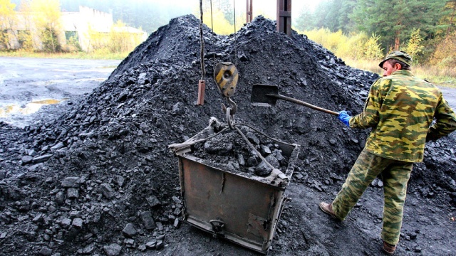 Мнение: Кому платит Украина за уголь сепаратистов