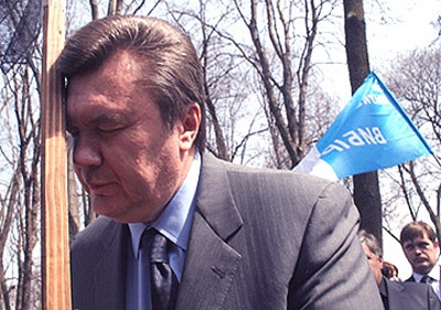Партия регионов отреклась от 'беглого и малодушного Виктора Януковича'