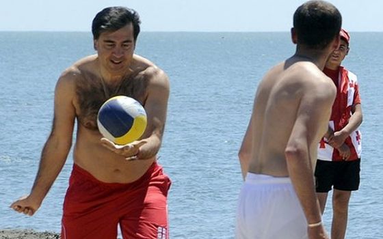 Саакашвили открыл в Одессе пляж, захваченный киевским миллиардером Василием Хмельницким