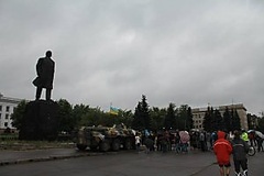 Регионы: Украинские военные не допустили сноса памятника Ленину в Краматорске