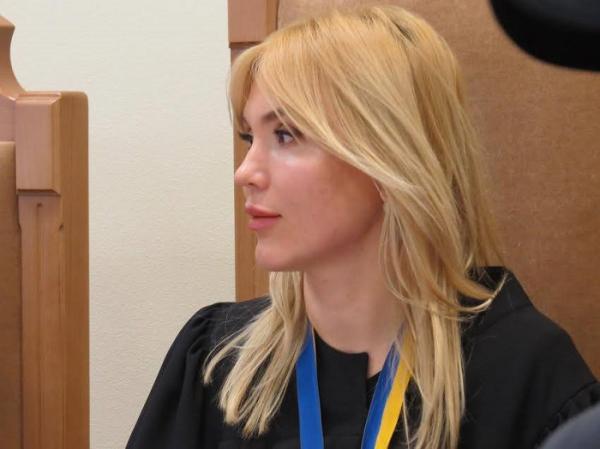 У киевской судьи нашли 2 квартиры, 3 дома и миллион наличкой (+видео)