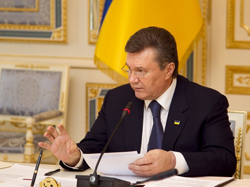 Журналисты не нашли подтверждений, что 'бестселлер' Виктора Януковича напечатан