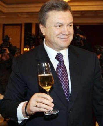 Виктор Янукович ушел в запой