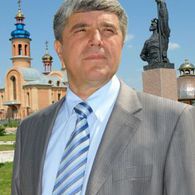 Анатолий Кузьменко победил на досрочных выборах в округе №103