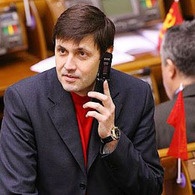 Автор скандального законопроекта Евгений Царьков объяснил, что является пропагандой гомосексуализма