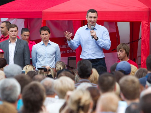 Виталий Кличко предлагает распустить Майдан