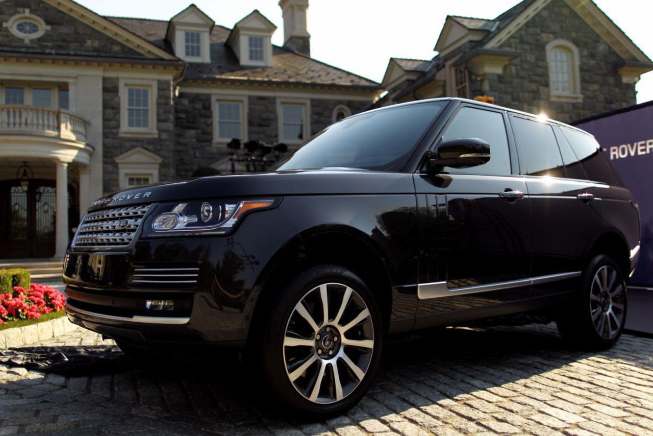 Министр обороны Валерий Гелетей ездит на Range Rover за 800 тыс.грн