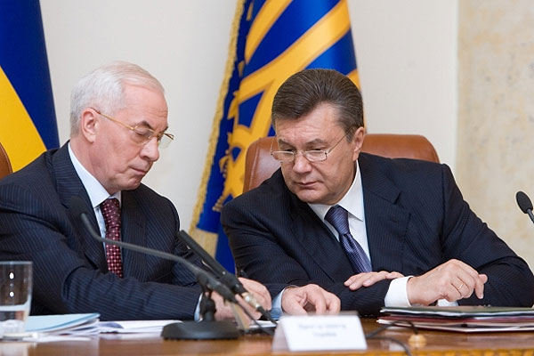 Мнение: Почему Кремль променял Януковича на Азарова