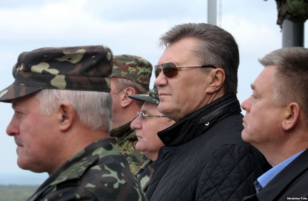 Мнение: Украине нужно отзывать своих разведчиков по всему миру, потому что их сдаст Виктор Янукович