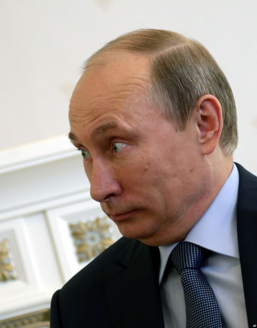 Об этом говорят: Владимир Путин уговаривает лидеров других стран, что надо прекратить бои в Украине