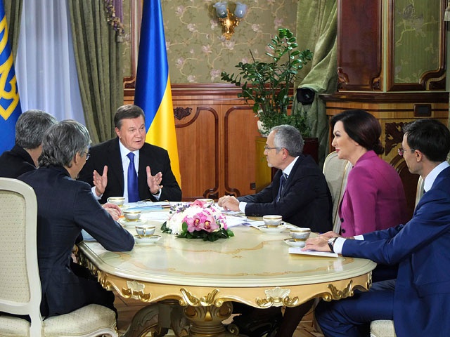 Виктор Янукович 'поаплодировал' мирным Евромайданам. Видео
