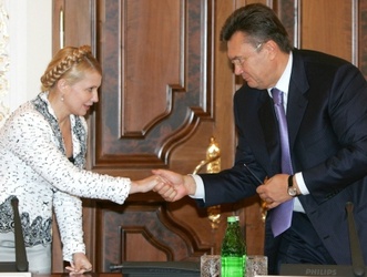 Янукович сделает Тимошенко подарок в виде условного срока