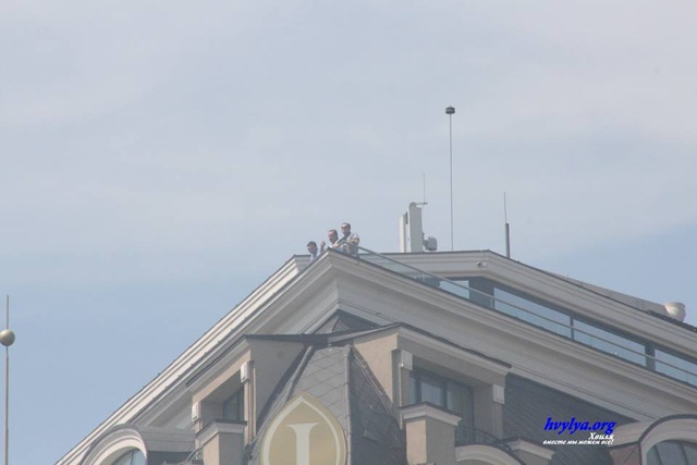Виталий Захарченко с крыши гостиницы наблюдал за избиением журналистов?