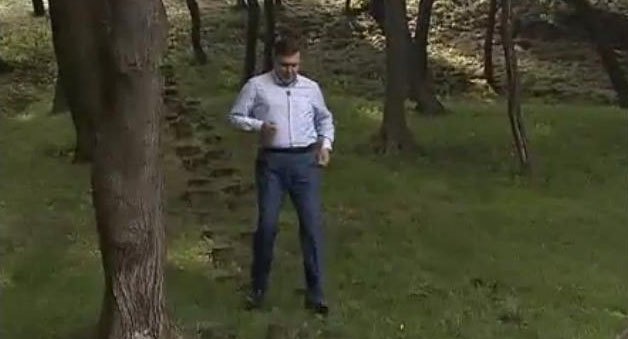 Янукович бегает по пенькам, чтобы быть в форме