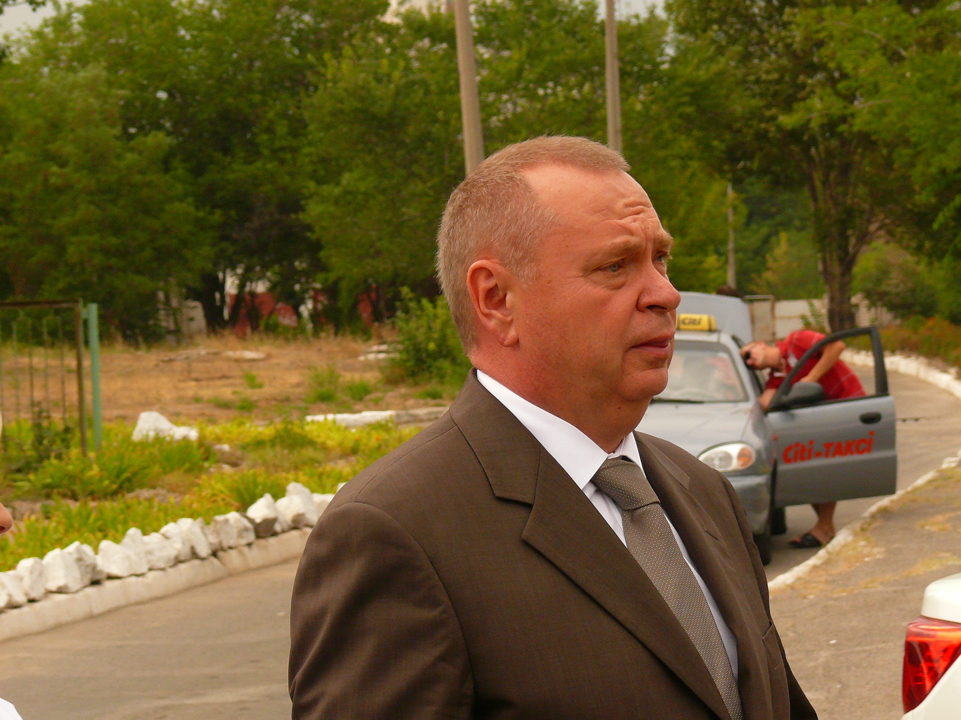 Губернатор Александр Пеклушенко заявил, что умрет с партбилетом