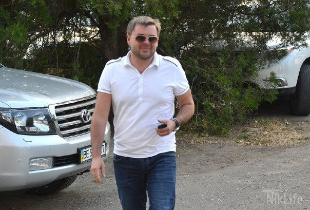 Николаевский депутат Артем Хачатуров похвастался подаренным внедорожником Mercedes