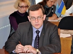 Первый зам мэра Николаева Юрий Андриенко накопил на счету в банке более 50 тысяч гривен и ездит на старом Ford