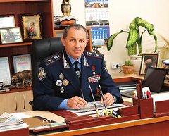 В центре Николаева обокрали машину генерала милиции