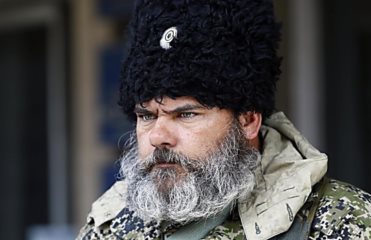 Бородатый террорист Бабай, разыскиваемый в России за убийство, угрожает убить Петра Порошенко