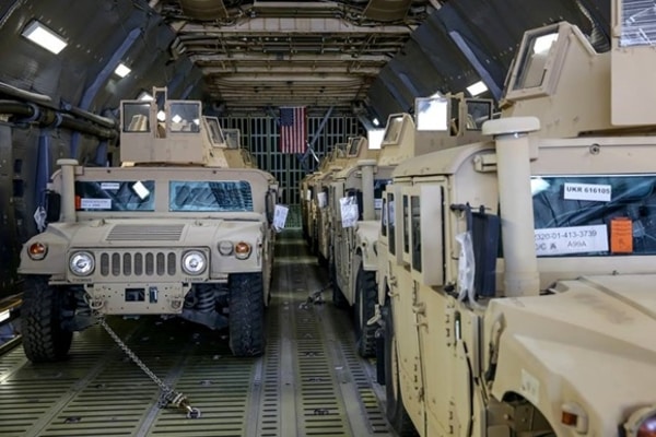 Cтарые джипы Hummer для украинских военных растамаживали по миллиону