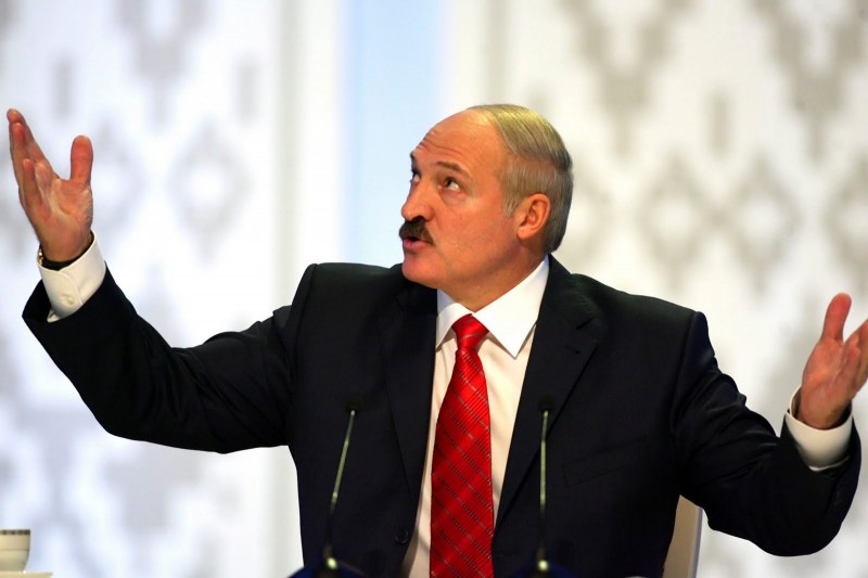 Лукашенко будет поощрять борьбу с коррупцией денежными вознаграждениями