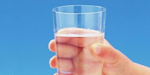 Регионы: В Минэкологии предложили крымчанам пить в два раза меньше