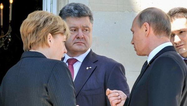 Об этом говорят: Тайные договоренности Петра Порошенко и Владимира Путина могут касаться украинской территории и активов Президента