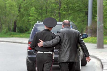 Водитель заснял на видео, как дает взятку полицейскому на Закарпатье