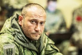 Дмитрий Ярош увидел реальную угрозу в геях и готов бросить на время войну на Донбассе