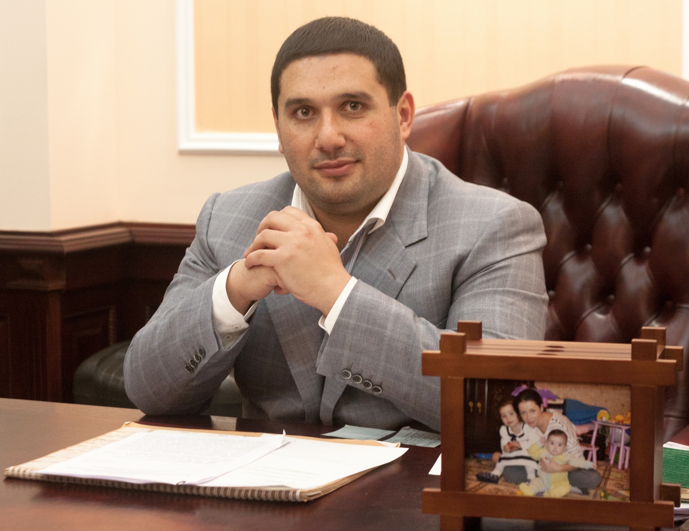 За мандат народного депутата в Беляевке и Ильичевске поборется главный армянин Украины