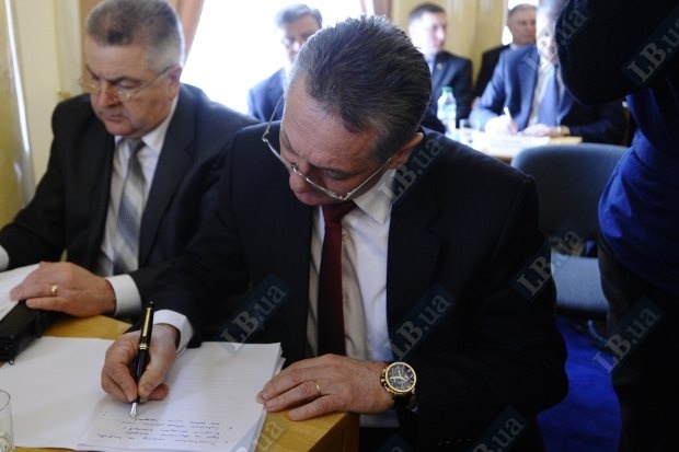 Закарпатский губернатор пришел на заседание Кабмина в часах за 200 тыс. грн