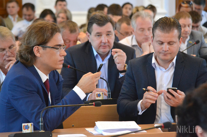 Николаевские депутаты на сессии устроили цирк, не поделив около 200 миллионов