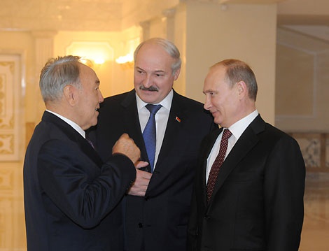 Деньги: Александр Лукашенко озолотится на российско-украинской войне