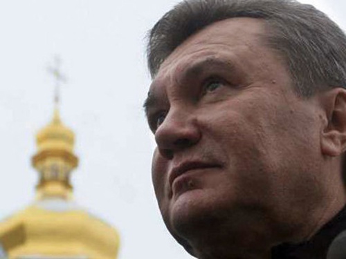 Монахи читают проклятия против Виктора Януковича, говорят в оппозиции