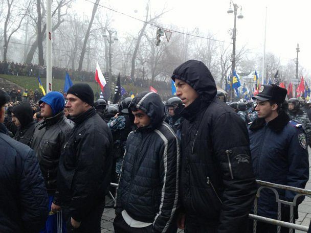 Правительство Украины содержит секретную армию титушек