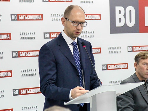 Арсений Яценюк заявил, что власть пошла на обострение и сфальсифицировала перевыборы