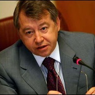 Губернатор Черкасчины Сергей Тулуб оградил свою администрацию забором. Это концлагерь, говорят в УДАРе