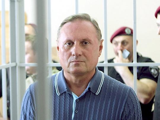 Суд оставил Ефремова под арестом еще на два месца