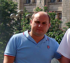 Скандальчик: Сын губернатора Николаевщины Николая Романчука из-за блох избил начальника ЖЭКа