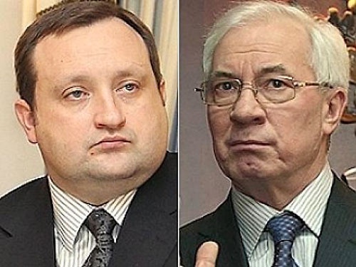 Николаю Азарову и Сергею Арбузову заказали зарубежные чартеры на 17 миллионов гривен