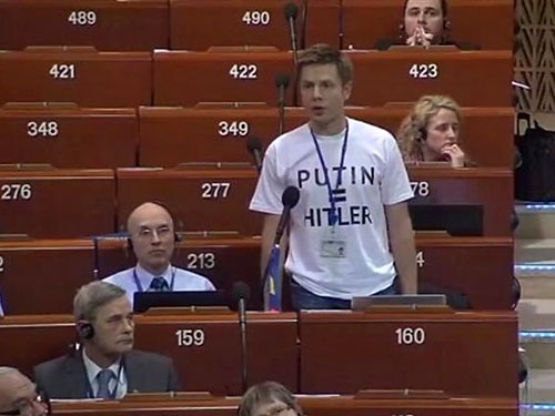 Алексей Гончаренко в футболке 'PUTIN=HITLER' ошеломил Совет Европы и разозлил россиян