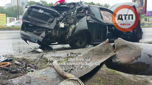 Фотофакт: Машина Антона Геращенко разбилась в Киеве