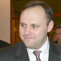 Владислав Каськив незаконно потратил 2,8 миллиона через посреднические структуры