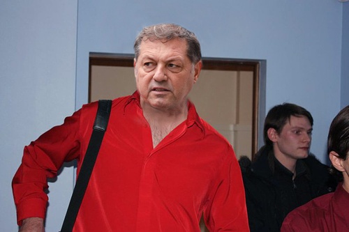 Николаевский нардеп из КПУ Николай Дзарданов купил красную рубашку, чтобы драться со Свободой